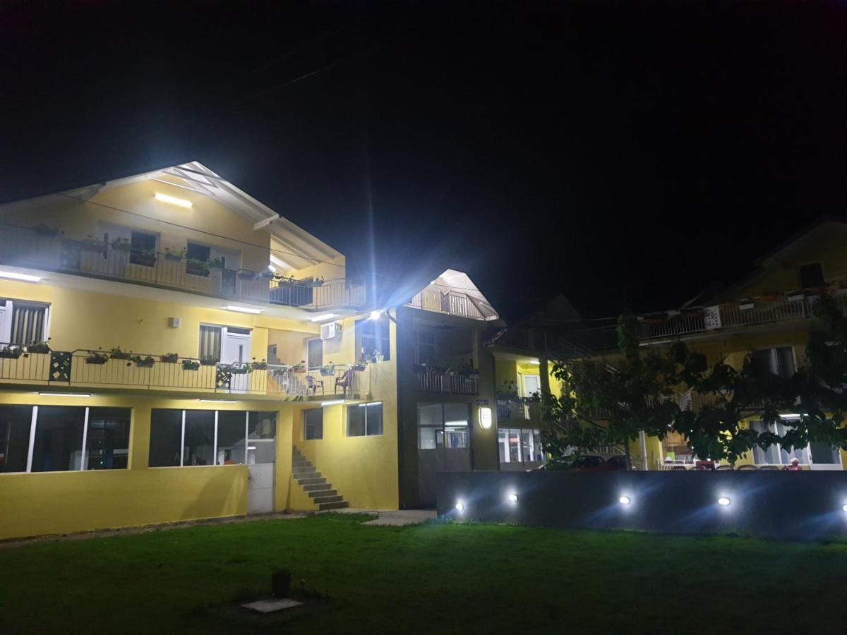 Apartmani Plavi Ягодина Экстерьер фото