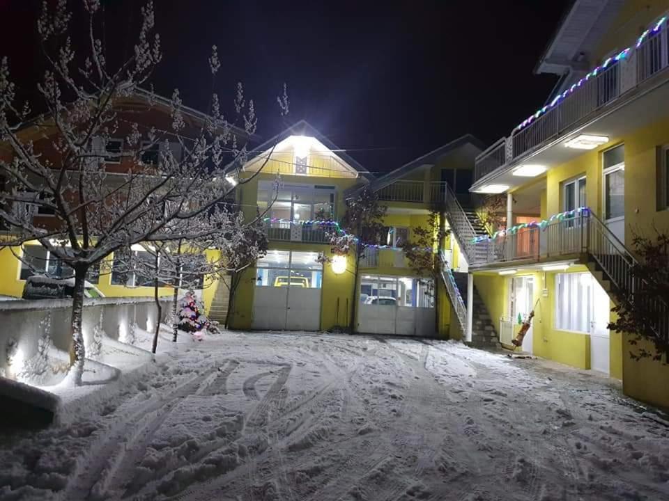 Apartmani Plavi Ягодина Экстерьер фото