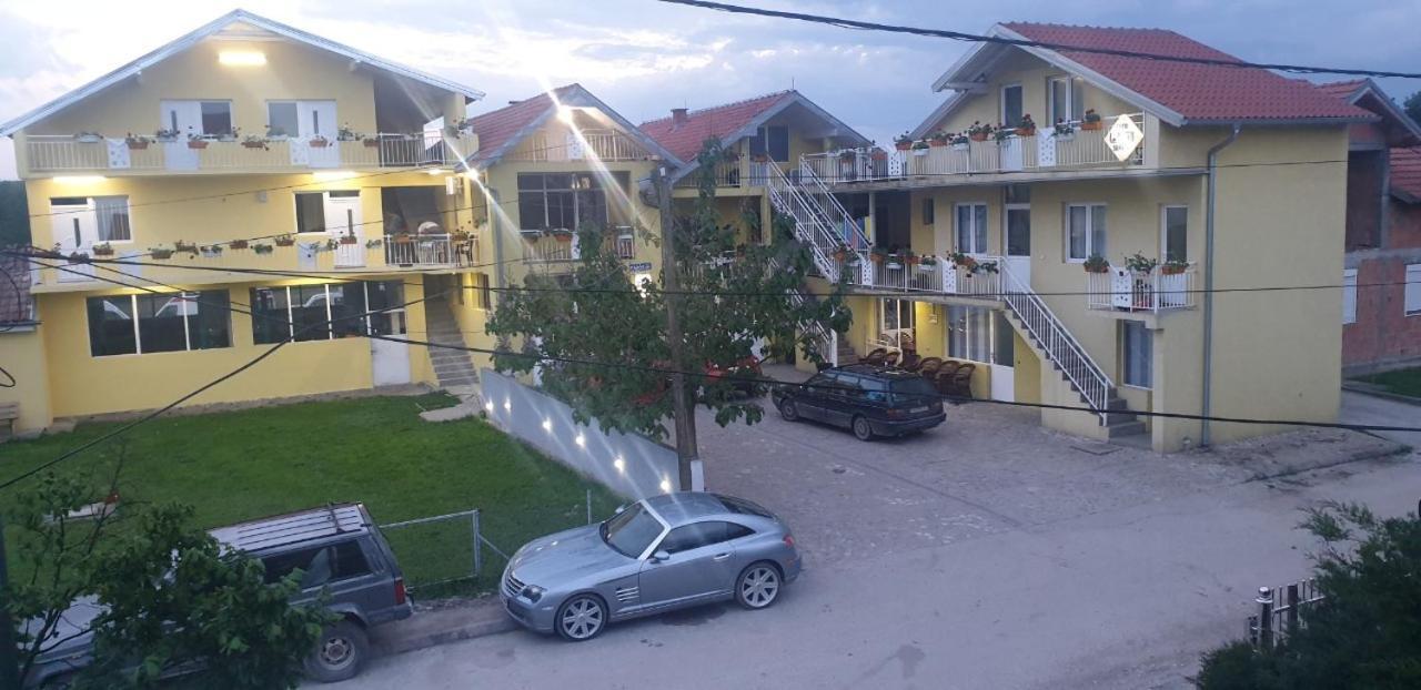 Apartmani Plavi Ягодина Экстерьер фото