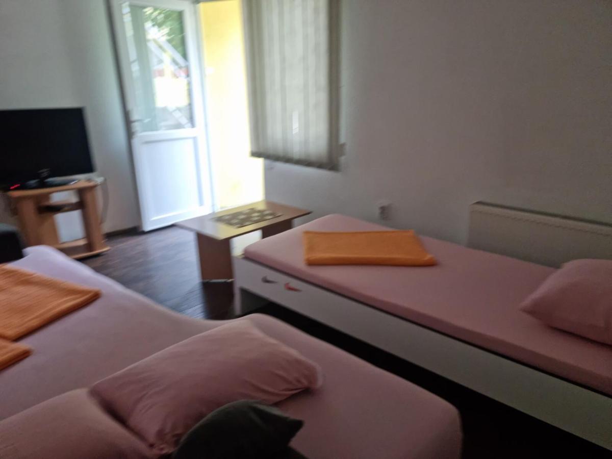 Apartmani Plavi Ягодина Экстерьер фото